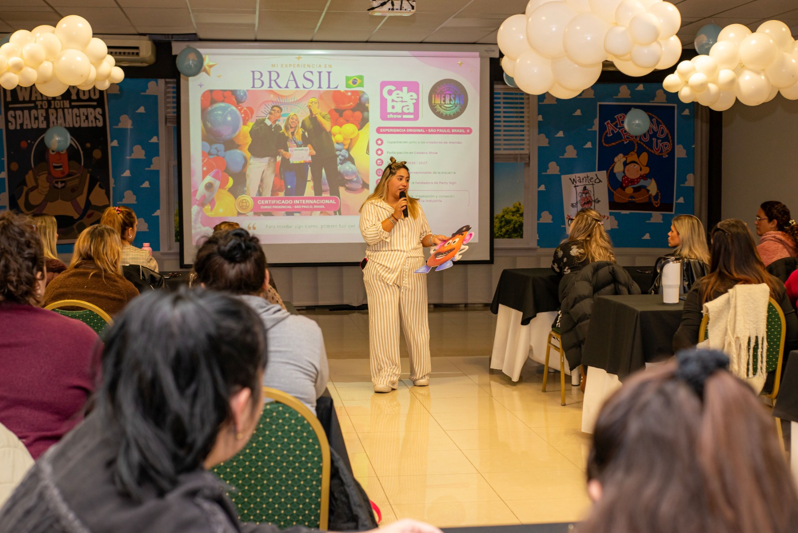 Flor dando mentoría en Brasil